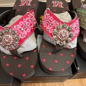 Montana West flip flops size 8